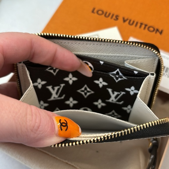 SOLD—-🔥NWT Louis Vuitton jungle coin purse - Picture 9 of 12